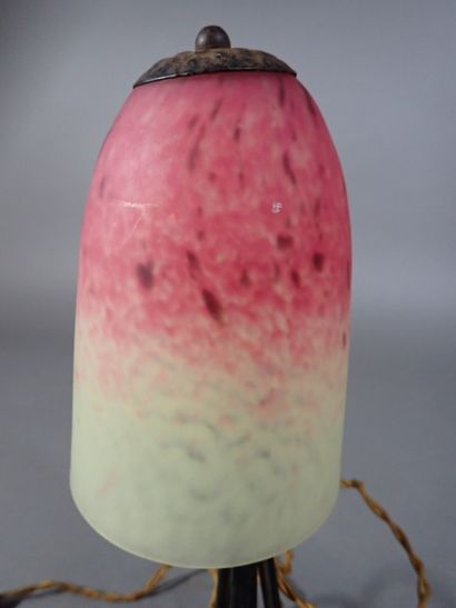 SCHNEIDER. Petite lampe à poser en verre...