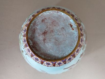 JAPON, fin XIXe ?, Cache-pot en émail cloisonné...