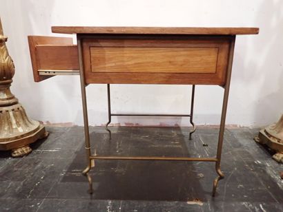 Ecole du Xxe siècle, Table carrée en bois,...