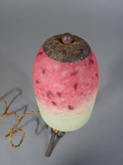 SCHNEIDER. Petite lampe à poser en verre...