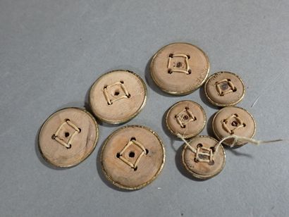 Ensemble de 8 boutons mle 1790 de la Garde...