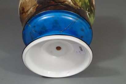 Ensemble de deux cache-pots en porcelaine...