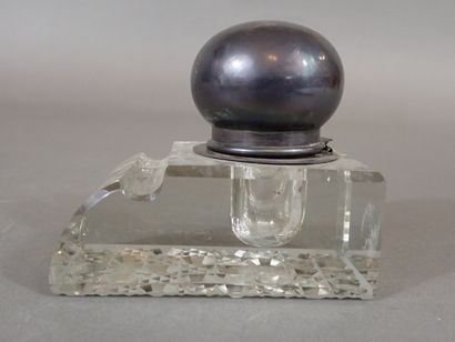 Encrier en verre à décor en pointes de diamants...