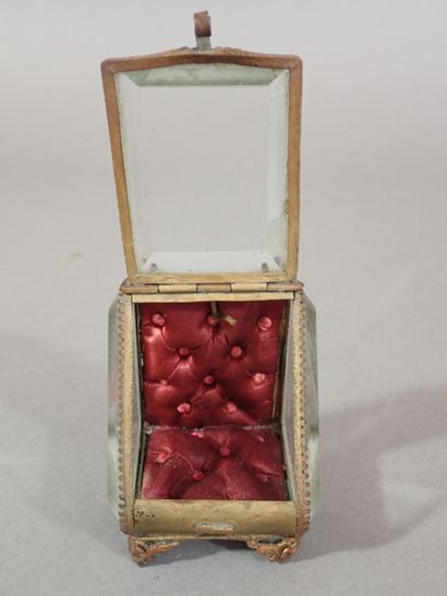 Ensemble comprenant un coffret porte-montre...