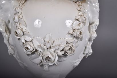 CAPODIMONTE, dans le goût de. Pied de lampe...