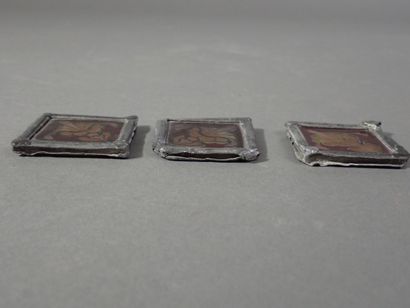 Lot de 3 éléments de vitraux figurant une...