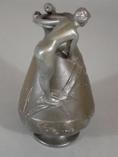 Jules JOUANT (1863-1921), Vase en étain de...