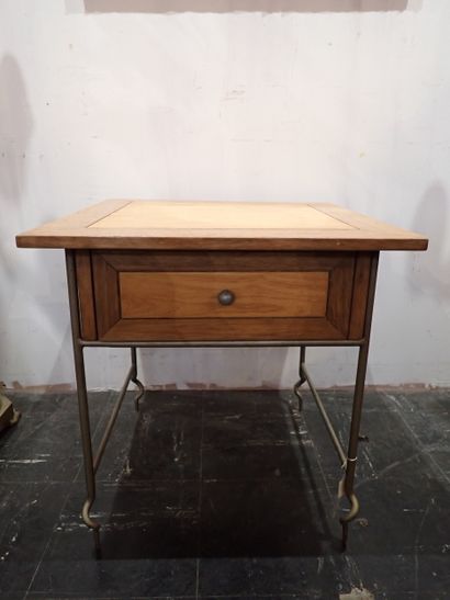 Ecole du Xxe siècle, Table carrée en bois,...