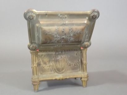 Coffret à bijoux en bronze doré à décor de...