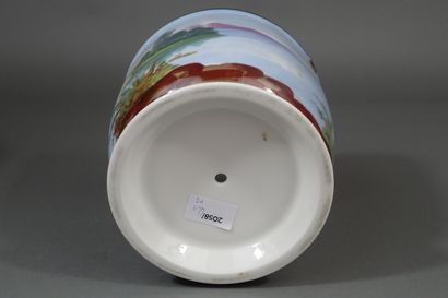 Ensemble de deux cache-pots en porcelaine...