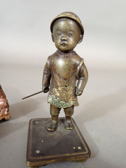 CHINE ?, Lot de trois statuettes comprenant...
