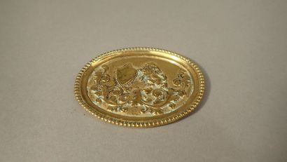 Petite coupelle oblongue en bronze à décor...