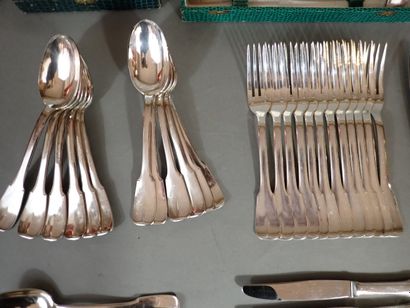 Partie de ménagère en métal argenté, modèle...