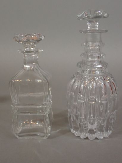 Ensemble de six carafes, carafons et burettes...