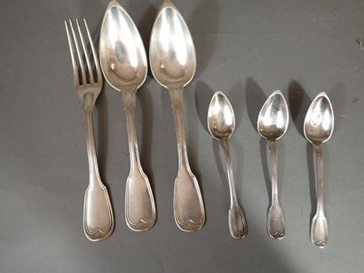 Lot de couverts en argent, modèle filet et...