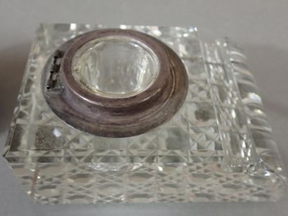 Encrier en verre à décor en pointes de diamants...