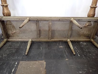 Banquette en bois et cannage reposant sur...