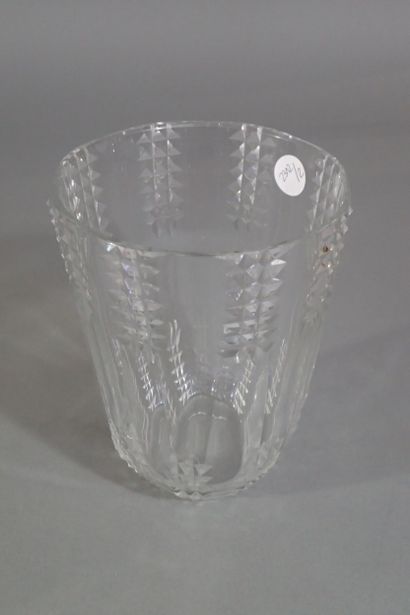 SAINT LOUIS - CRISTAUX D'ART. Vase en cristal...