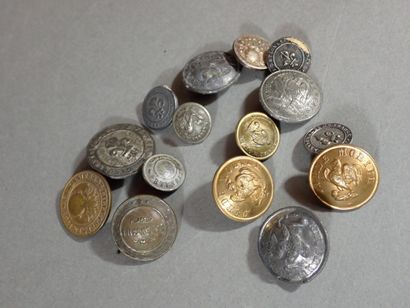 Ensemble de 15 boutons époque XIXème siècle...