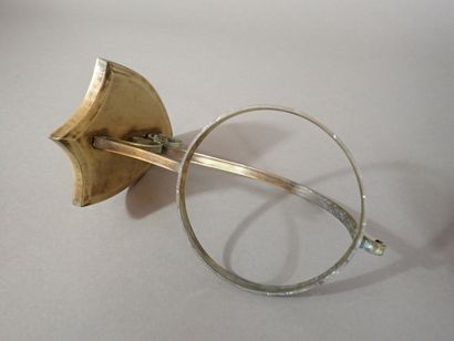 Paire de supports muraux en bronze, la plaque...