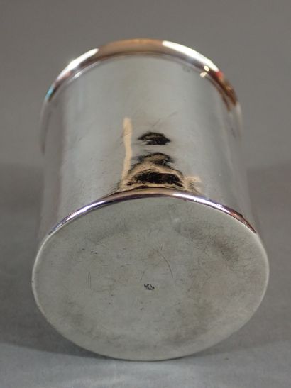 Timbale en argent, avec monogramme gravé...