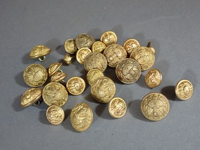 Ensemble de 27 boutons d'uniforme et de képi...
