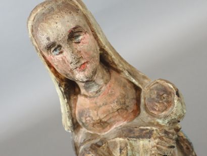 Vierge à l'Enfant en bois sculpté polychrome....
