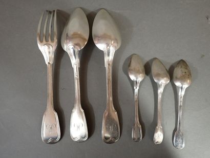 Lot de couverts en argent, modèle filet et...