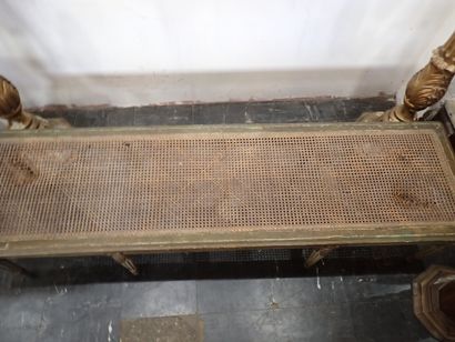 Banquette en bois et cannage reposant sur...