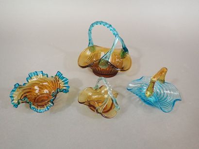PORTIEUX, attribué à. Ensemble en verre teinté...