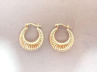 ***Paire de boucles d’oreilles en or jaune...