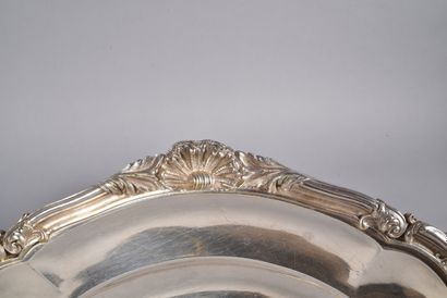 Paire de plats circulaires chantournés en...