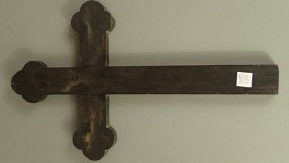 - Croix en bois noirci et burgauté à motif...