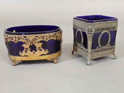 Petite jardinière ovale de style Art nouveau...