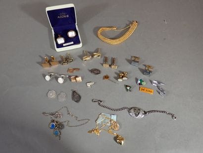 ***Fort ensemble de bijoux fantaisie dont...