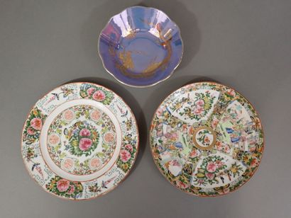 Ensemble de deux assiettes en porcelaine...