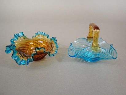 PORTIEUX, attribué à. Ensemble en verre teinté...