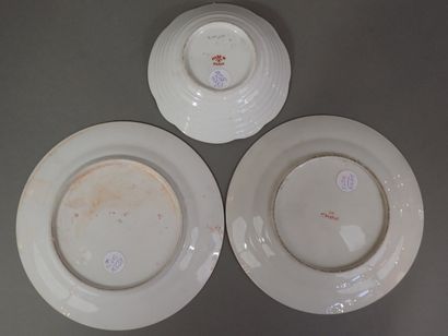 Ensemble de deux assiettes en porcelaine...