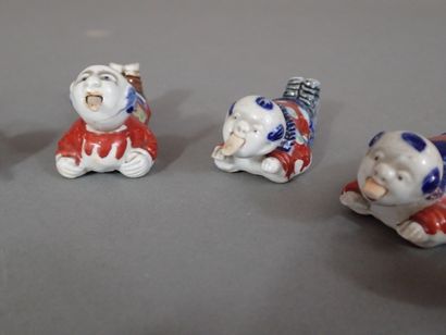 JAPON. Six sifflets en porcelaine d'Arita...