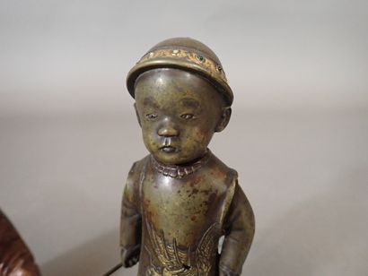 CHINE ?, Lot de trois statuettes comprenant...