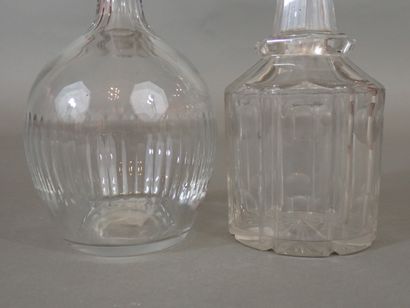 BACCARAT, Carafe en cristal taillé. Avec...