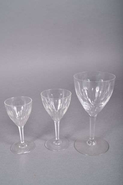 VAL SAINT LAMBERT. Partie de service de verres...