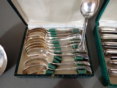 Partie de ménagère en métal argenté, modèle...