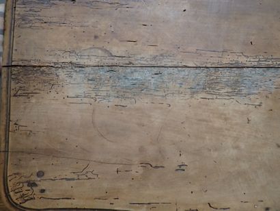 Commode galbée en noyer dite 