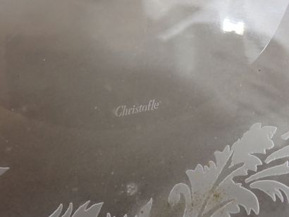 CHRISTOFLE, Petit plat en verre à décor gravé...