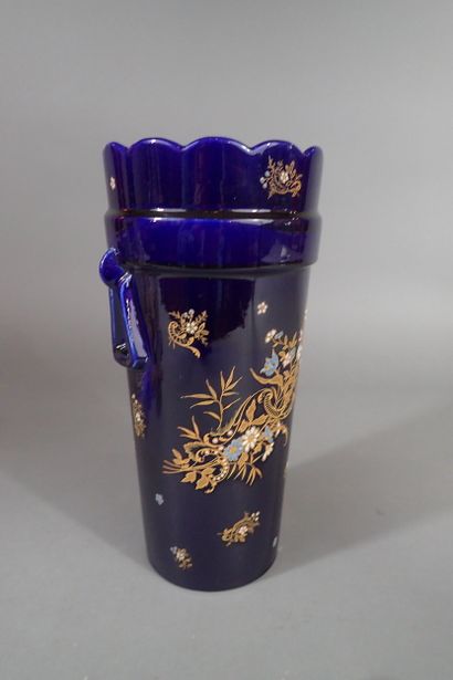 DE BRUYN - Fives-Lille. Grand vase en céramique...
