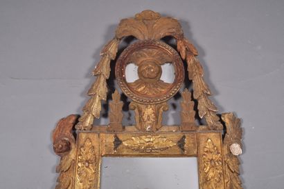 Miroir à parcloses en bois mouluré, laqué...