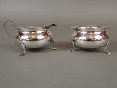 ANGLETERRE, Lot comprenant une saucière et...