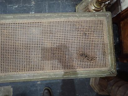 Banquette en bois et cannage reposant sur...