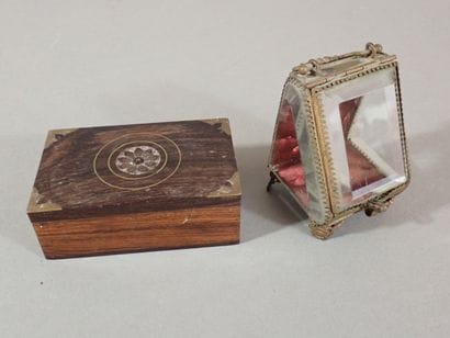 Ensemble comprenant un coffret porte-montre...